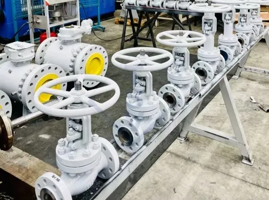 API 623 Heavy Bolted Bonnet Flanged Cast Steel Globe Valve
